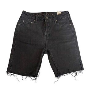 We The Free People Black Avery cut off jean shorts walking Bermuda Size 26